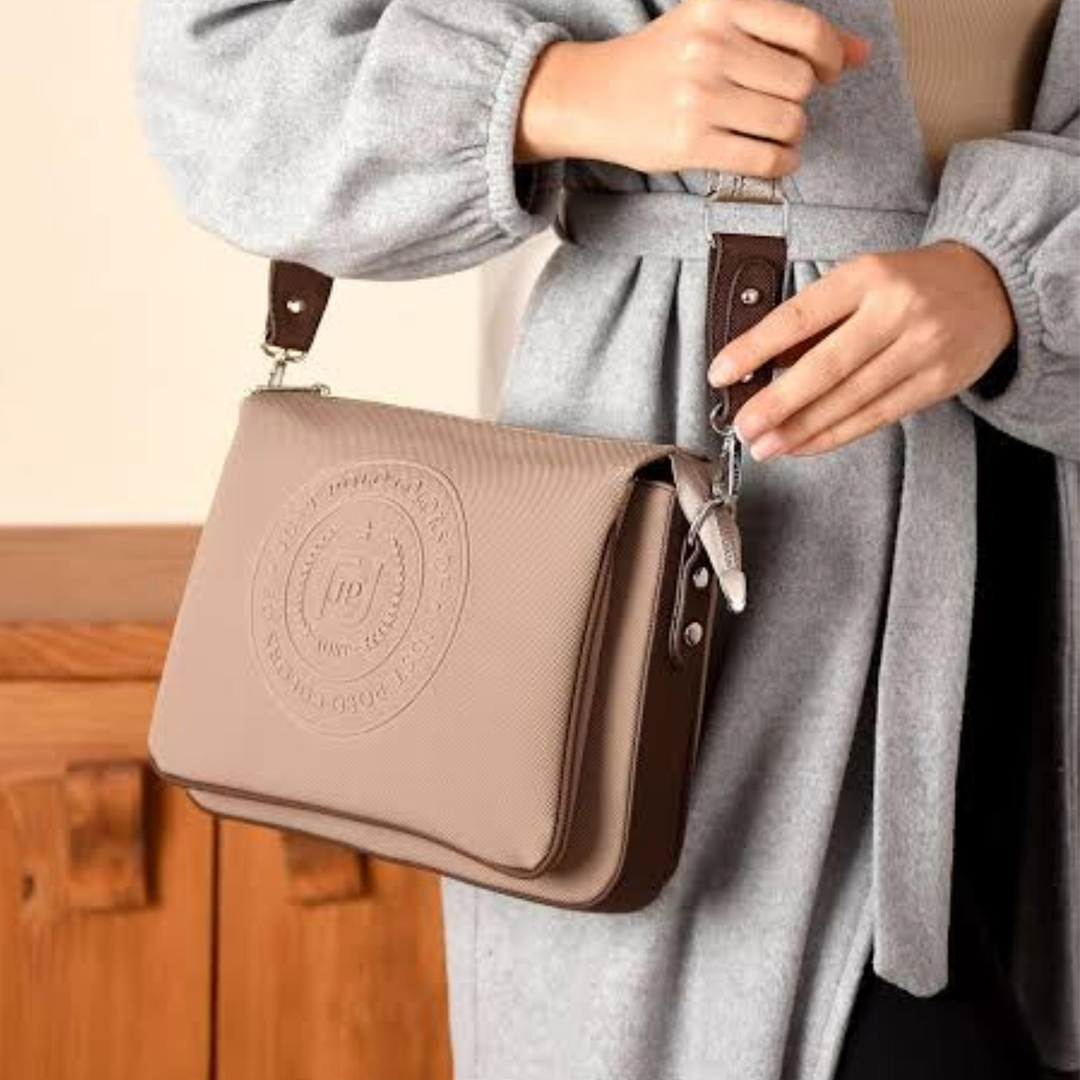 Just Polo Kadın Üç Bölmeli Lakoste Kumaş Çapraz ve Omuz Çantası Kum Kahve Just Polo Kadın Üç Bölmeli Lakoste Kumaş Çapraz ve Omuz Çantası Kum Kahve